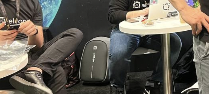 DrMultiversX's tweet photo. wen #Elrond backpack? https://t.co/xrL4QvxCmz