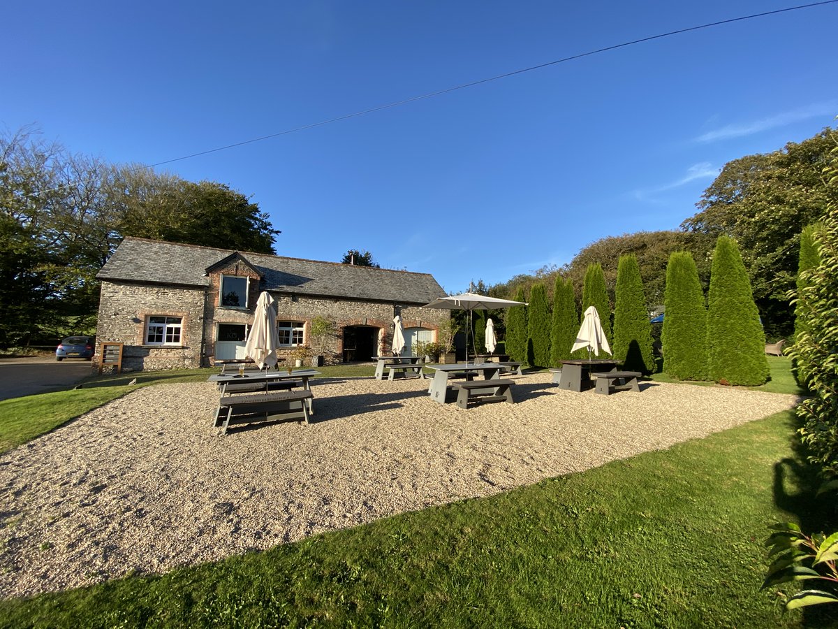 KentisburyG's tweet photo. The Coach House terrace is the perfect spot to soak up the sunshine and enjoy some fabulous afternoon cocktails🍹
#Cocktails #DevonEats #DevonFood #DevonFoodie #DevonFoodNetwork #FoodDrinkDevon #Barnstable #Bideford #Ilfracombe #Tiverton #Torrington #NorthDevon #LoveNorthDevon https://t.co/avva2KwPCs