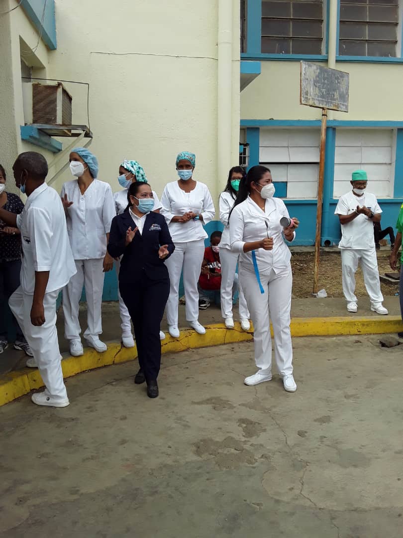 noticierofm's tweet photo. A esta hora el personal de enfermería del hospital Dr. José Francisco Torrealba en Altagracia de Orituco, se encuentran protestando debido a que llevan un mes sin recibir el pago de su salario https://t.co/gb3uqSH8P3