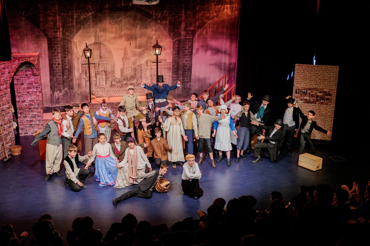 aldwickbury's tweet photo. Our senior boys put on an incredible production of Oliver last week and reminded us all of the joy of live theatre! A massive well done &amp; thank you to all involved.
Here are just a few of the fantastic photos captured by @splaatphoto We look forward to sharing the video soon. https://t.co/jvRWBW6YAI