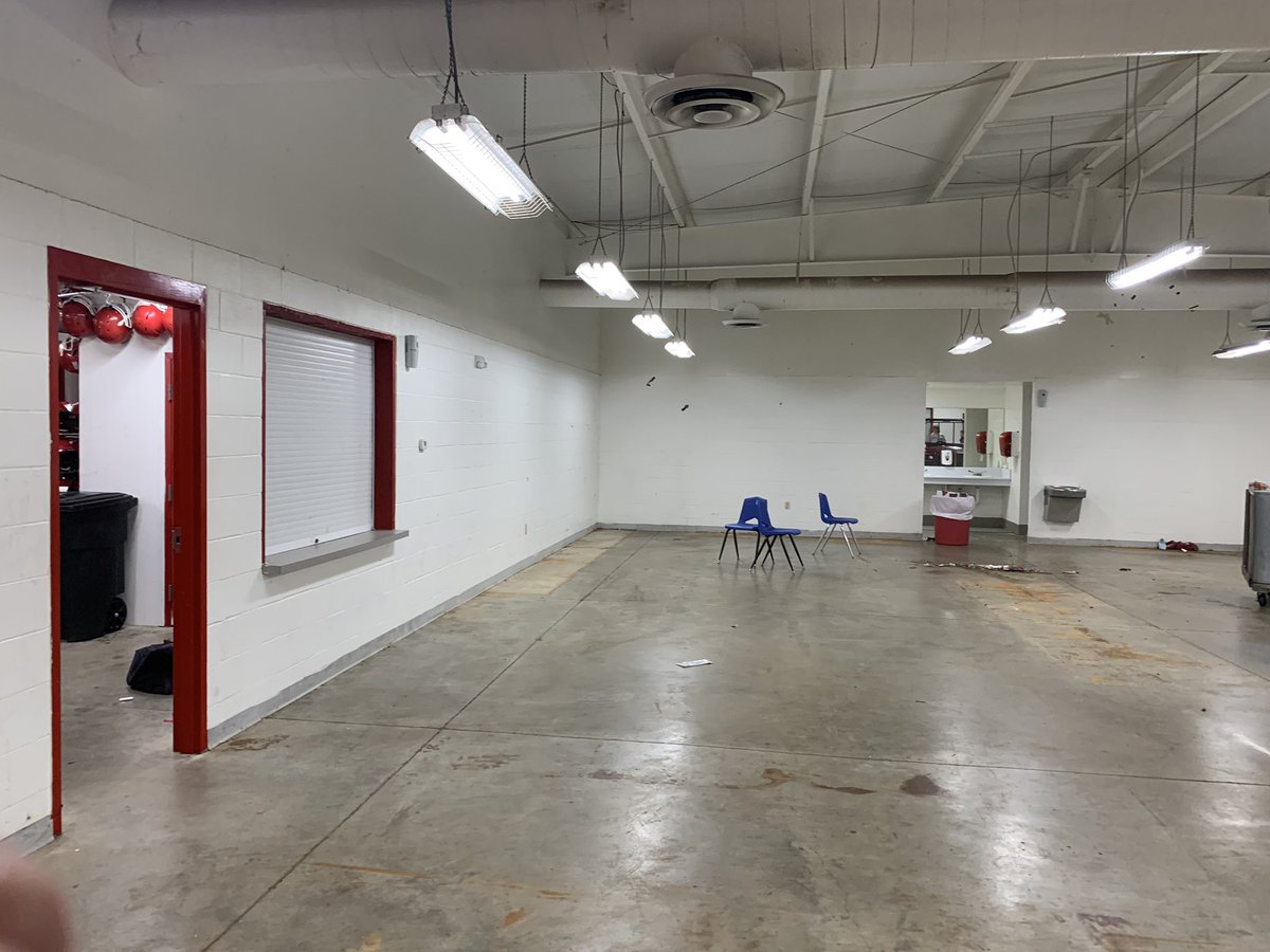 HornetTouchdown's tweet photo. Out with old &amp; in with the new! Big things happening at The Dale!!! #BTA https://t.co/MaaKbGqQTL