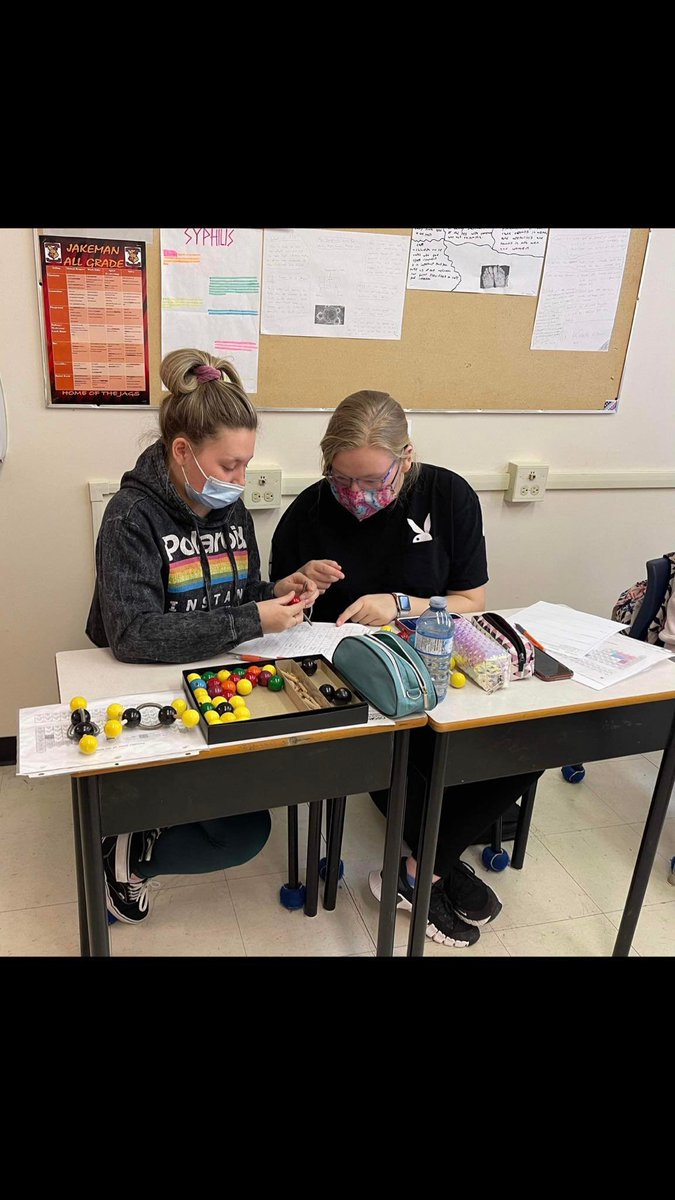 AllJakeman's tweet image. Our Chemistry students are hard at work making molecular structures 🧬

@NLESDCA 

#Chemistry #MolecularStructures #highschoolstudents #learningisfun #scienceisfun