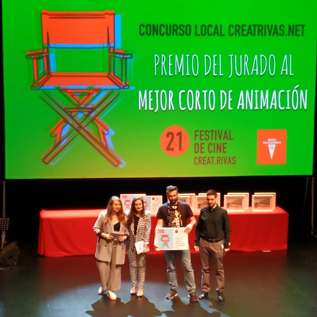 ChromaJon's tweet photo. ¡Grande el Festival de #Cine de Rivas! Nos llevamos el premio a mejor #cortometraje de #animación con #TheBarbarian. 
Lo pasamos genial ayer con tantos amigos. Fue un placer recibir el premio de manos  @EstirandoChicle.

¡Gracias a todo el equipo que lo hace posible! https://t.co/84CtLT6fDh