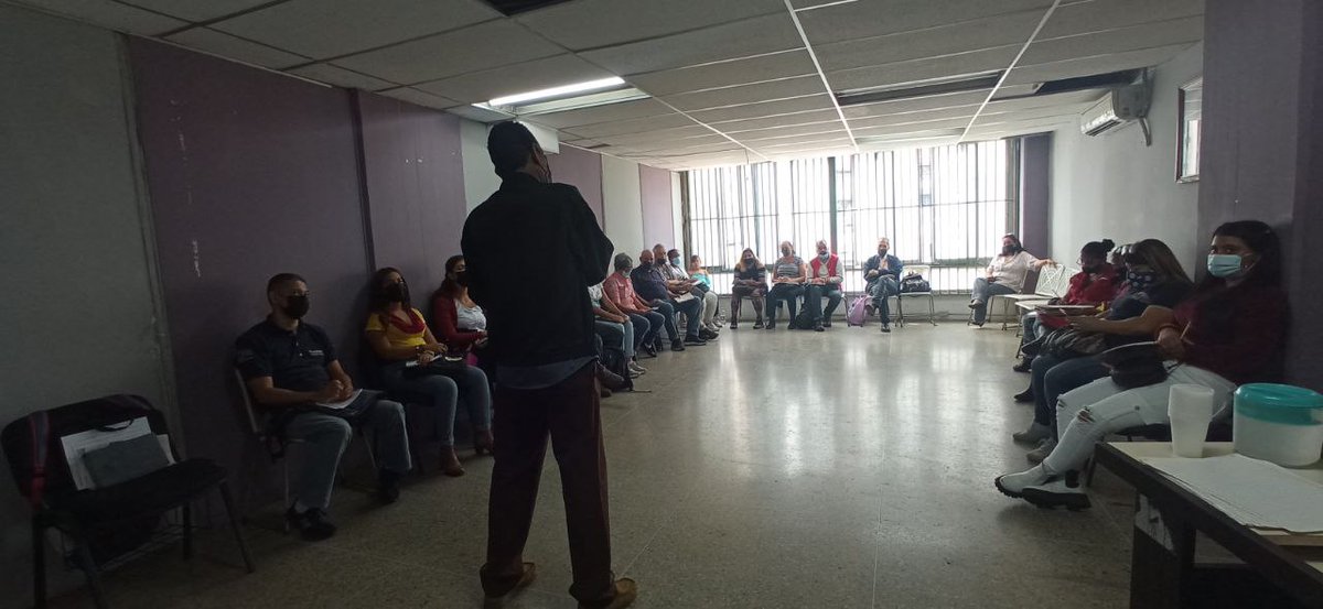 CeetOeste's tweet photo. #DelInteres || Se da inicio al "Curso de Formación de Instructores en Empresa" dictado por el @IncesCaracas1, a trabajadores de @FundecaGDC, @Metro_caracas, @CorpivensaVe y @CeetOeste en el edif. Pacifico
#AgriculturaParaLaVida https://t.co/Z5aHIwk4H4