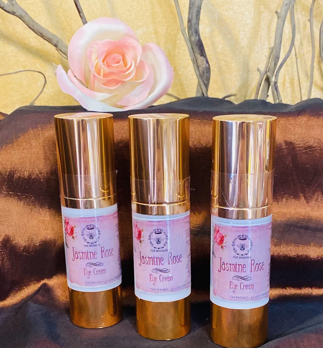 Flowers for your face! Try our fragrantly rich and soothing Jasmine Rose Eye Creme to smooth and soften dry, delicate skin.