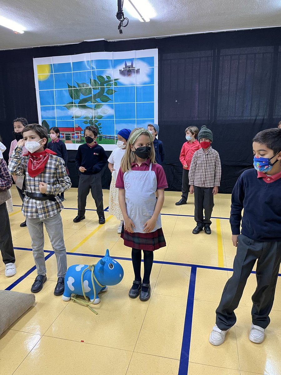 Atlantic_School's tweet photo. En @Atlantic_School celebramos desde hoy y hasta el 1/04 #atlanticweek. Los alumnos de 3EP han hecho una gran interpretación de Jack and the Beanstalk. Las clases de Drama les ayudan notablemente en sus habilidades orales. ¡Enhorabuena a todos y a Mr. Javier! #oralskills #drama https://t.co/lUTUNSqdSD