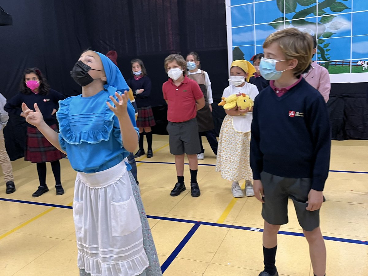 Atlantic_School's tweet photo. En @Atlantic_School celebramos desde hoy y hasta el 1/04 #atlanticweek. Los alumnos de 3EP han hecho una gran interpretación de Jack and the Beanstalk. Las clases de Drama les ayudan notablemente en sus habilidades orales. ¡Enhorabuena a todos y a Mr. Javier! #oralskills #drama https://t.co/lUTUNSqdSD
