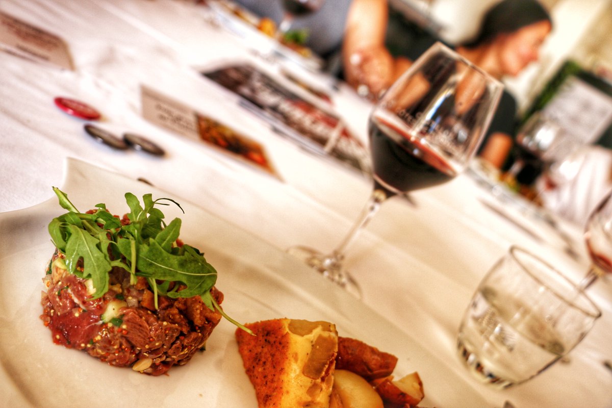 saint_emilion's tweet photo. 😋 Éveillez vos papilles et partagez un moment de convivialité avec Les Déjeuners Créateurs d'Accords ! 

Tous les mois, découvrez d’excellents accords #mets et #vins raffinés et originaux
Prochaine date : Dimanche 10 avril Château Lescaneaut – Thème « Les Ris » 🍷
@VinCastillon https://t.co/9MLrR7l38z