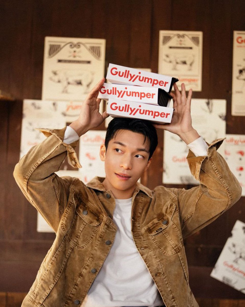 WiHajoonpy's tweet photo. Wi Ha Joon ×  Gully Jumper. 😊

#WiHajoon #위하준 #BadAndCrazy
  #WiHaJun #LittleWomen
 #SquidGame https://t.co/2ksXF0Ldiz