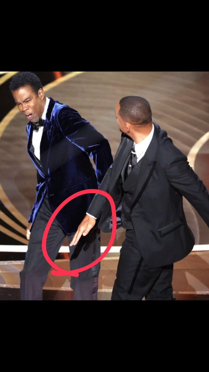 StckprtFootyNut's tweet photo. Paper beats Rock 🤣🤣 #Oscars2022 #Oscars #paperbeatsrock #slap #SlapGate https://t.co/YZOyklNEHo