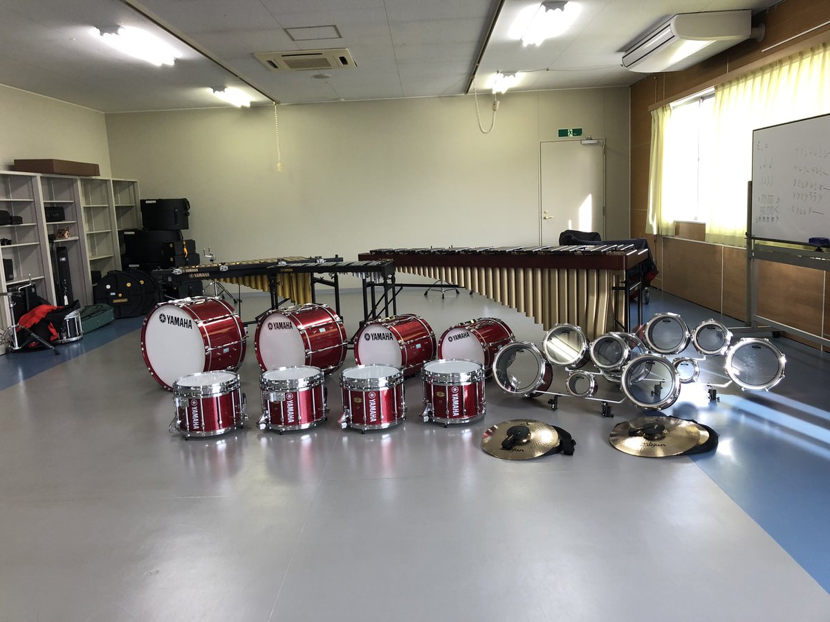 本日新しい仲間が増えました。
既に購入していたマーチング打楽器に音板楽器が大学の同窓会・保護者会のおかげで購入することができました。
本当にありがとうございます。
この楽器を一緒に演奏したい仲間を募集中です。