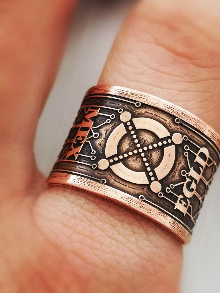 LightCraftNFTs's tweet photo. Take a look at the physical rings https://t.co/YtKm6rVZjx