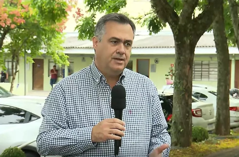 g1parana's tweet photo. Paraná deve retirar obrigatoriedade do uso de máscaras em ambientes fechados nesta semana, confirma secretário de Saúde https://t.co/776dmeCvbf #g1 #g1pr https://t.co/1F4uDmAAvP