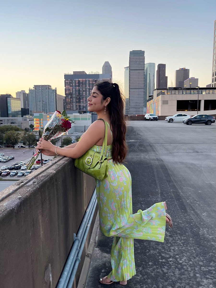 valeriagreenz's tweet photo. Tyler caught my flowers mission accomplish💕 #Tylerthecreator #Houston #callmeifyougetlosttour @tylerthecreator https://t.co/dC8pCZJpJ6