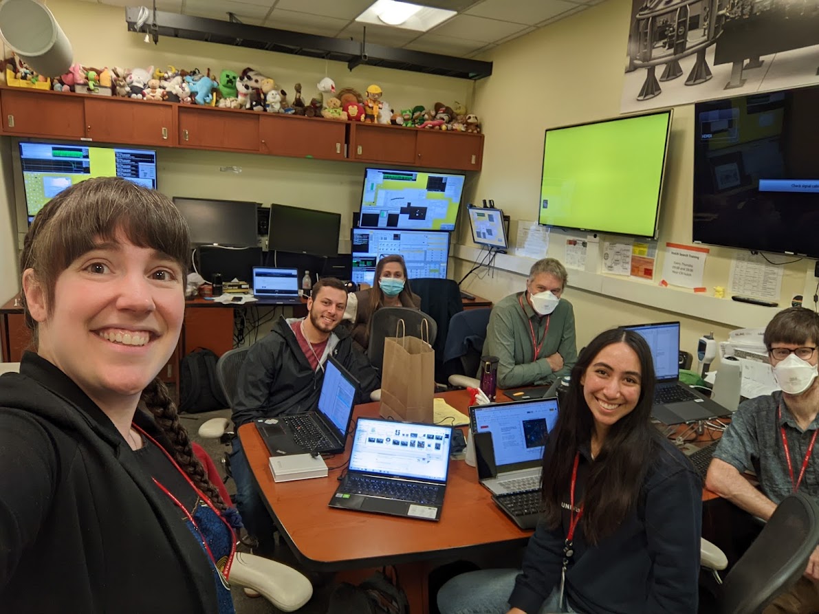 LeoraEDMarais's tweet photo. Finishing up an exciting experiment at LCLS today, where we are watching how shock waves make even the strongest material - diamond - break. #XFELScience #ShockPhysics #DresselhausMaraisGroup https://t.co/WiSeC1A9Y5