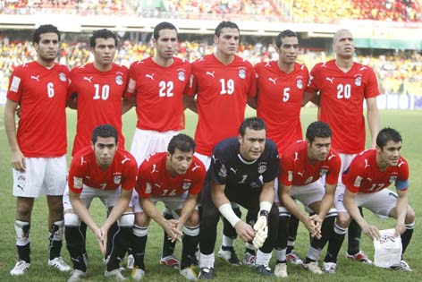 Btolat's tweet photo. لو تملك إعادة لاعب واحد فقط من الجيل الذهبي لمنتخب مصر من أجل المشاركة في المباراة الحاسمة غدأ أمام السنغال فمن سيكون؟🤔🇪🇬 https://t.co/axiDBW6Ntr