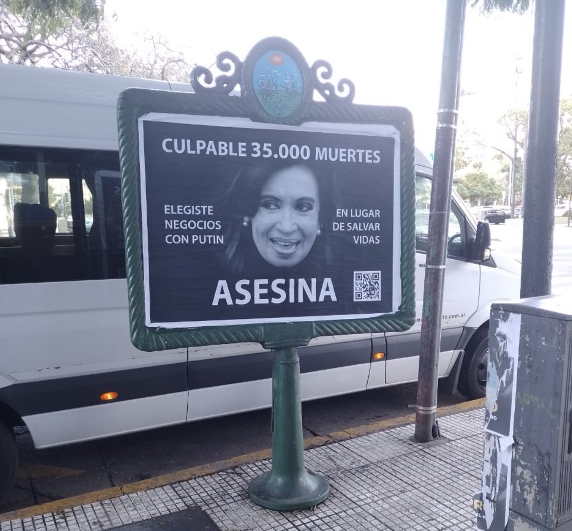 Los carteles que repudia el Presidente.