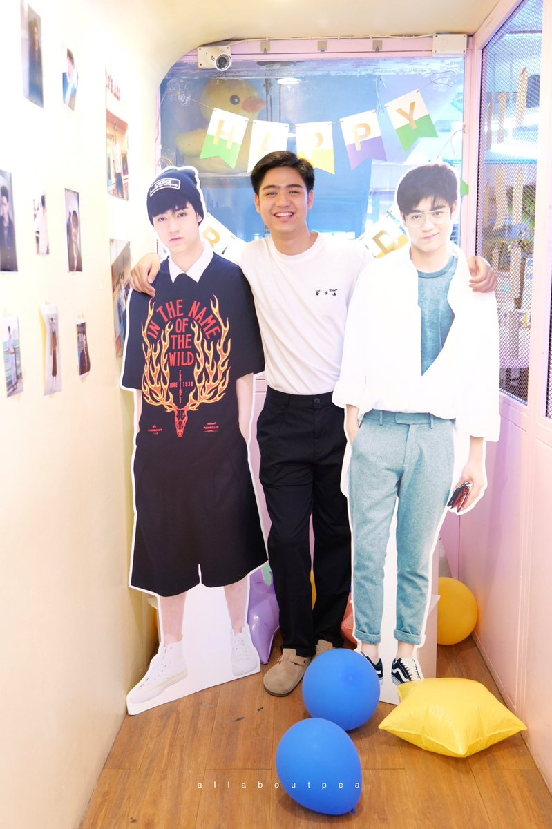 allaboutPEA's tweet photo. คิดถึงนะครับ กักตัวครบยัง @ppeatrs 
#Ppeatrs #NadaoArtist 
#MissEnSceneofPEATRS https://t.co/FMR13T4ZpM