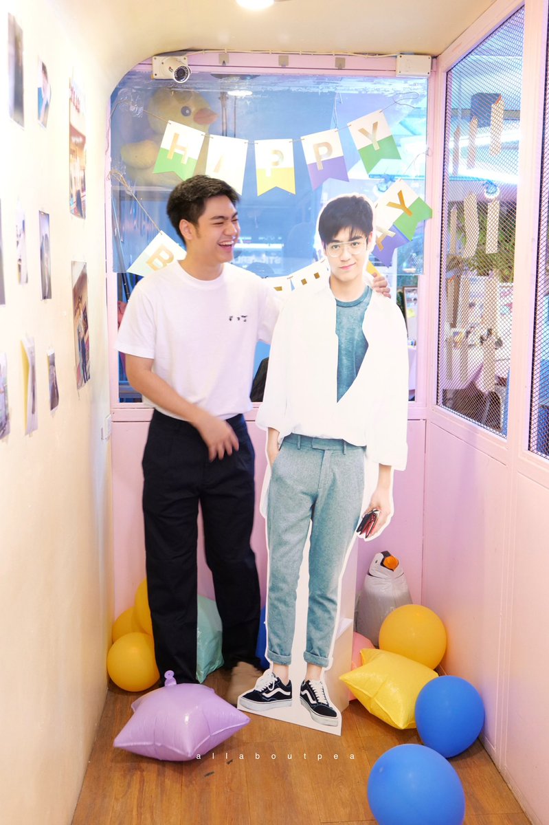 allaboutPEA's tweet photo. คิดถึงนะครับ กักตัวครบยัง @ppeatrs 
#Ppeatrs #NadaoArtist 
#MissEnSceneofPEATRS https://t.co/FMR13T4ZpM