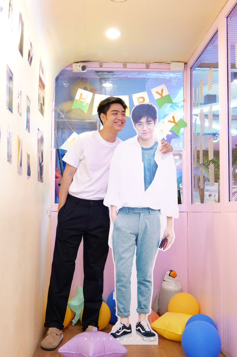 allaboutPEA's tweet photo. คิดถึงนะครับ กักตัวครบยัง @ppeatrs 
#Ppeatrs #NadaoArtist 
#MissEnSceneofPEATRS https://t.co/FMR13T4ZpM