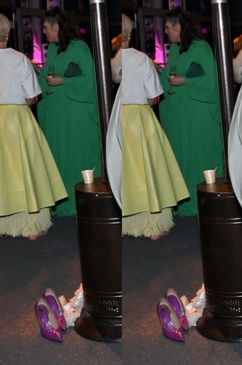 florahpaulson's tweet photo. I don't know what's the best in this picture, sarah paulson barefoot or dropped her shoes and gloves on the party floor #oscars https://t.co/URNMgOtrzw