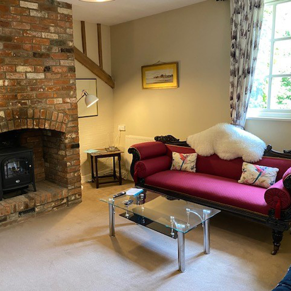 TheHolidayCots's tweet photo. Just an hour away from London yet still in an idyllic location, The Piggery is a self-catering retreat. You have access to a 2-acre fishing lake @WakesHallLodges.
🛌Sleeps 1-4
https://t.co/JRIXvZuoYK
#WakesColne #Colchester #Essex #Idyllic #SelfCatering #Retreat #HotTub https://t.co/4CbAnaNuZD
