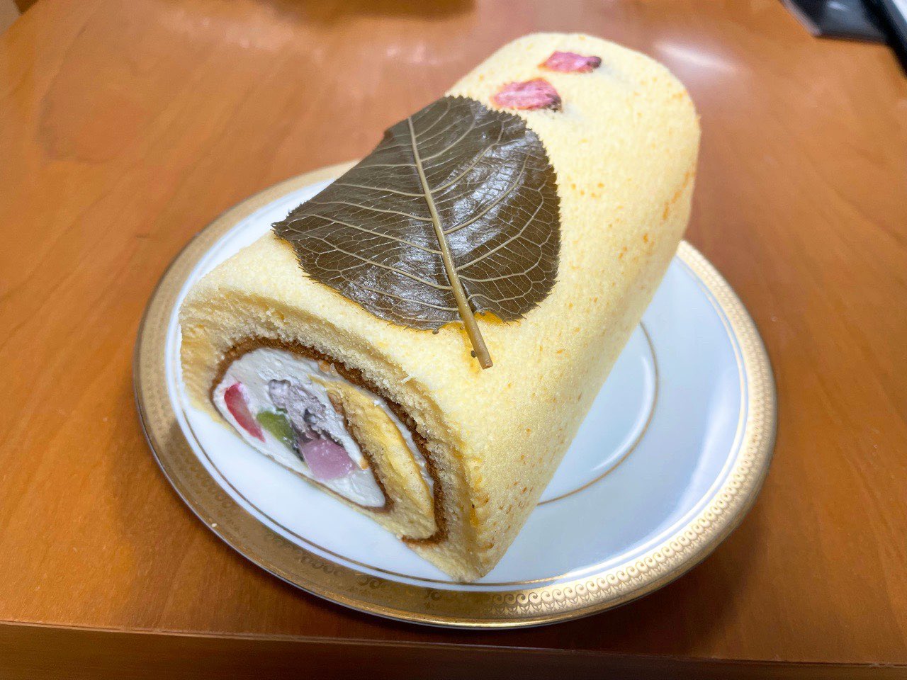 堀井政彦 富山のpr番長 富山大和デパ地下 のケーキ店でロールケーキを購入 春らしい桜をモチーフにした季節の品です 桜の葉も乗っていて 求肥やあんこも入ってて和菓子の味も入った絶品でした デパ地下スイーツ T Co M3sbwh9jrs Twitter 堀井政彦 富山のpr番長 富山大和デパ地下 のケーキ店でロールケーキを購入 春らしい桜をモチーフにした季節の品です 桜の葉も乗っていて 求肥やあんこも入ってて和菓子の味も入った絶品でした デパ地下スイーツ T Co M3sbwh9jrs Twitter