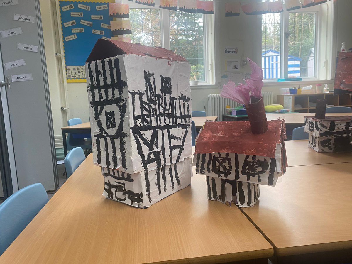 Whyteleafe_sch's tweet photo. Year two have been busy building Tudor houses. They used lots of team work and resilience to get them stable and decorated. https://t.co/xLbgnU0gha