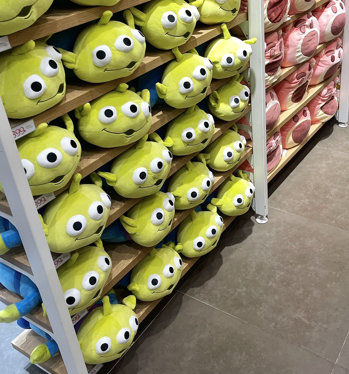 BubblesxMakeup's tweet photo. ดีใจมากที่ toy story คอลแลปกับ miniso เดินไปดูมาน้องน่ารักมากกกกก แล้วราคาก็น่ารักด้วยนะ 💖🧤🌟 เพลิดเพลินมาก พวกสมุดโน้ตคือโคตรน่ารัก ลายทอยสตอรี่แบบถูกลิขสิทธิ์ในราคา 49 บาท สอยมา2เล่มเลย🤣 พวกตุ๊กตาก็น่ารักและนุ่มนิ่มมั่กก https://t.co/fFWqy25Xln