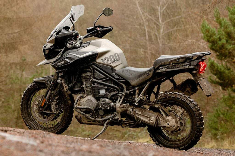 Bikes_Catalog's tweet photo. 2020 Tiger 1200 Desert Edition Triumph Adventure Motorcycle
#Triumph #Tiger1200 #DesertEdition #Adventure #Motorcycle https://t.co/fYdSlueVPW