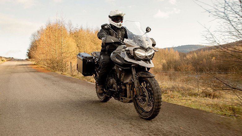 Bikes_Catalog's tweet photo. 2020 Tiger 1200 Desert Edition Triumph Adventure Motorcycle
#Triumph #Tiger1200 #DesertEdition #Adventure #Motorcycle https://t.co/fYdSlueVPW