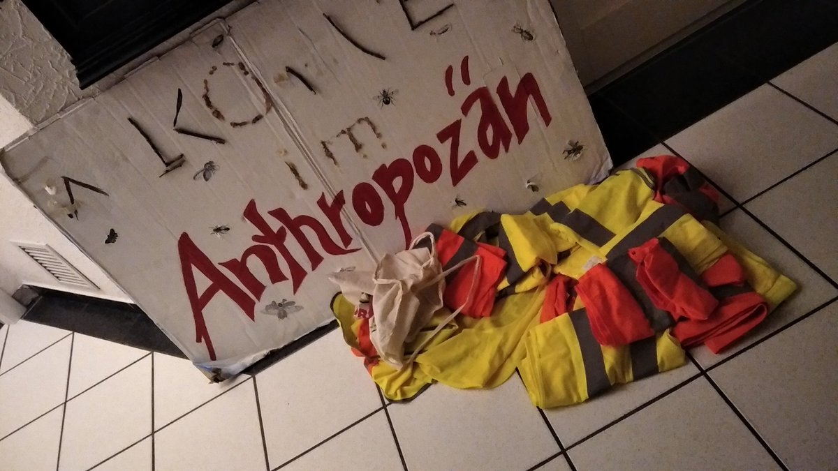 BreaksforFuture's tweet photo. #Tuwas Schild schon ziemlich ramponiert https://t.co/wffgN6WXK5