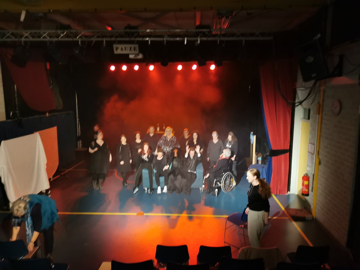 Komend weekend, zaterdagavond 2 april aanvang 20.15 uur en zondag 3 april aanvang 16.00 uur te zien in#Theater Posa aan de Kempenaar 01, de Godmother! ..niet geschikt voor jonge kinderen.