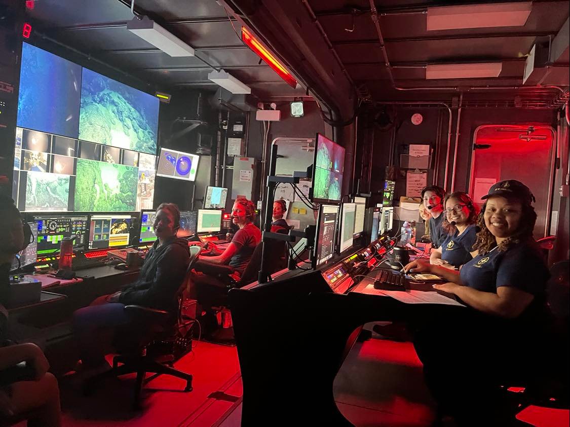 EVNautilus's tweet image. Shoutout to our 12-4 watch: all 8 members are women or non-binary. These pilots, navigators, scientists, video engineers, and communicators make our #NautilusLive dives possible. This is a great reminder that STEAM and #oceanexploration are for everyone! #WomensHistoryMonth