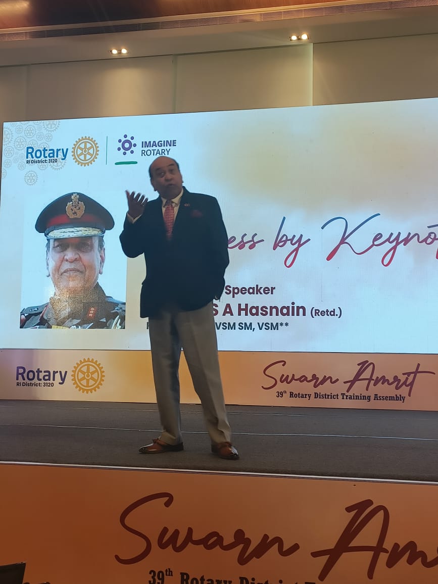 atahasnain53's tweet photo. At Amritsar, on 27 Mar addsd the Rotary Club of Central and East UP, to include Allahabad (Prayagraj), Lucknow, Kanpur, Varanasi &amp; Gorakhpur. Spoke on Amritsar's military history. Thereafter, detailed talk on Siachen, to make aware the people on India's National Security issues. https://t.co/3vzHA00pe5