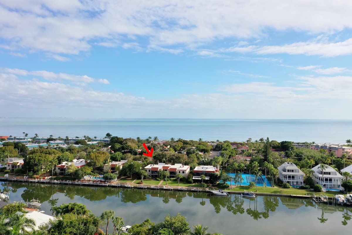 McCallionx2's tweet photo. Talk about a quick closing! - This unit at Sanibel Moorings closed just 12 days after going under contract. 😲👏🎩 Hats off to everyone who worked hard to meet the contract terms and provide a smooth transaction.
#sanibelrealestate https://t.co/NyQpX12i7A