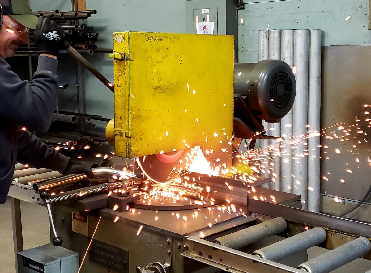 SpectrumAquatic's tweet image. Okay Monday, let&apos;s do this! 💪

Hard at work in the shop, our amazing staff is always ready to get the job done! 
hubs.ly/Q016JhDM0
#spectrumstaff #customrails #hardwork #mondays