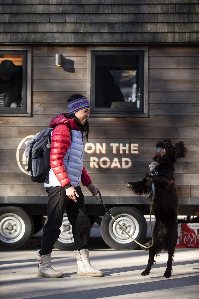This is Jenny and Geralt. One of them is a German national ice-skating champion the other is really great at playing fetch. Both were stoked to stop by the tiny house in Oberstdorf. #WornWear
Photo: Florian Breitenberger https://t.co/NAhDycDRXt