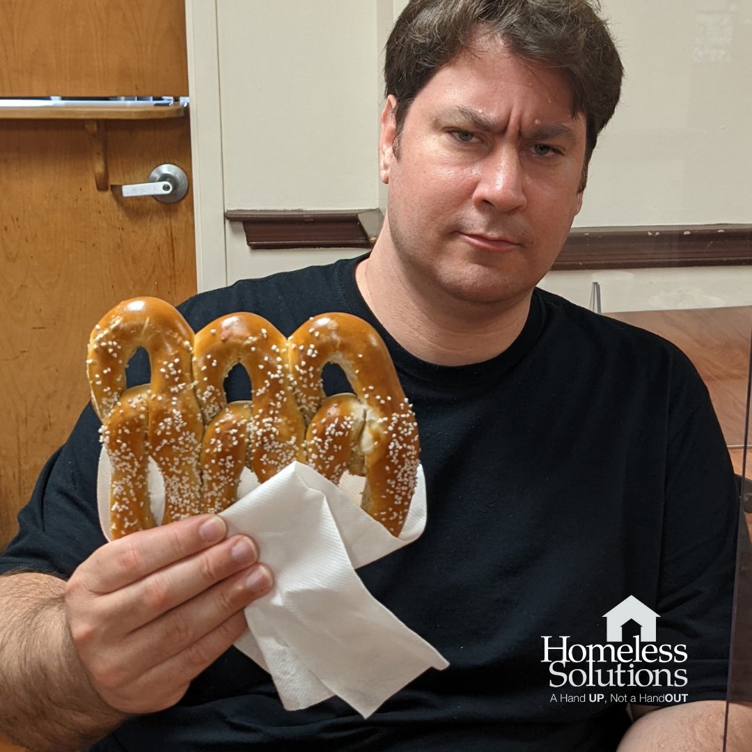 The face you make when someone gives you a giant pretzel on their birthday! Our loyal supporter Art Corwin (whose heart is even bigger than these pretzels) surprised our shelter guests with this delicious treat on his birthday. Thank you, Art, for you all you do for HSI! 💚