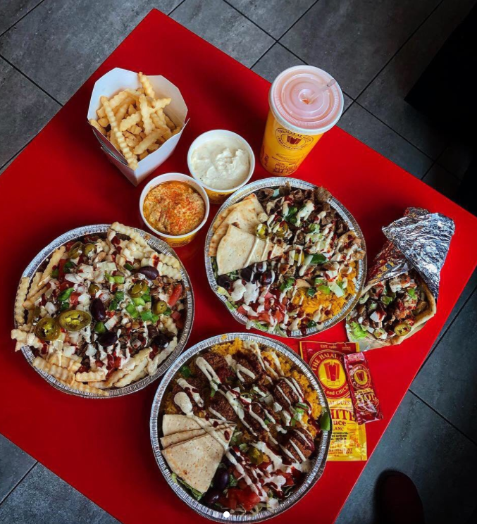 HalalGuys's tweet photo. If you listen closely, you can hear my stomach growling as this picture is being snappedπ€·πΏββοΈ(but with a spread this tasty looking, the camera has to eat first!)π
#Cameraeatsfirst #lunchspread #gyro #Halal #eeeats #whitesauce #chicken #gyro #tasty #foodie #foodcoma #sauce https://t.co/0cQmkYdJEl