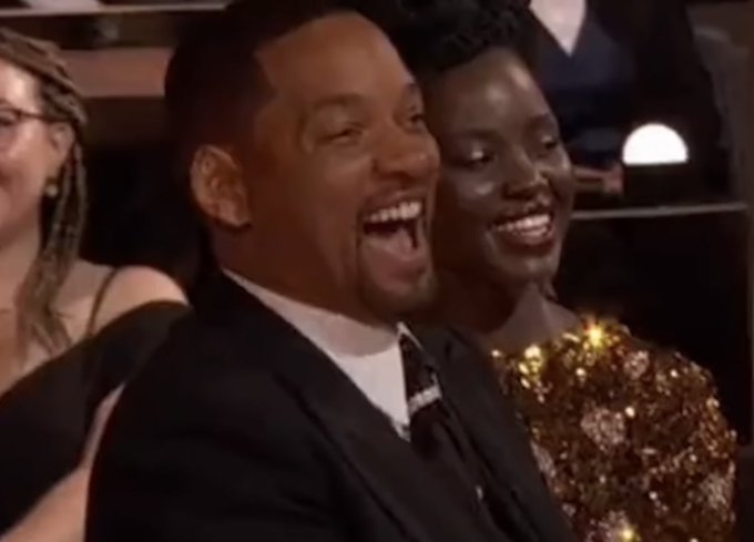 _much_earlier_'s tweet photo. Don’t y’all forget Will Smith LITERALLY laughed at Chris Rock’s joke 💀

#Oscars https://t.co/GSndh44Mic