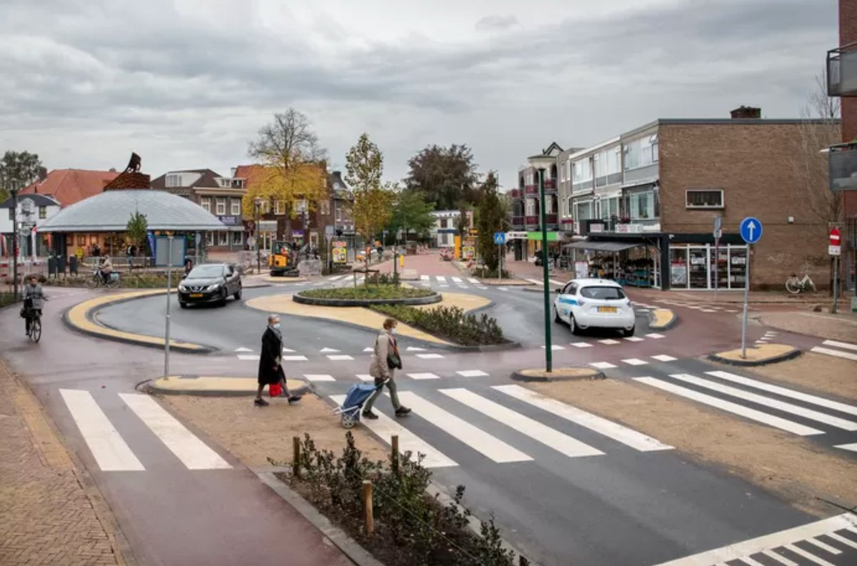 Cycling_Embassy's tweet photo. Only the second of its kind in the Netherlands, this experimental and innovative roundabout design in Veenendaal prioritizes bicycles in a unique way.

Cyclists can travel in all four directions, while motorists must continue straight (and yield to bikes): https://t.co/6Z9lNFx1dd https://t.co/ckCU3cWtPD