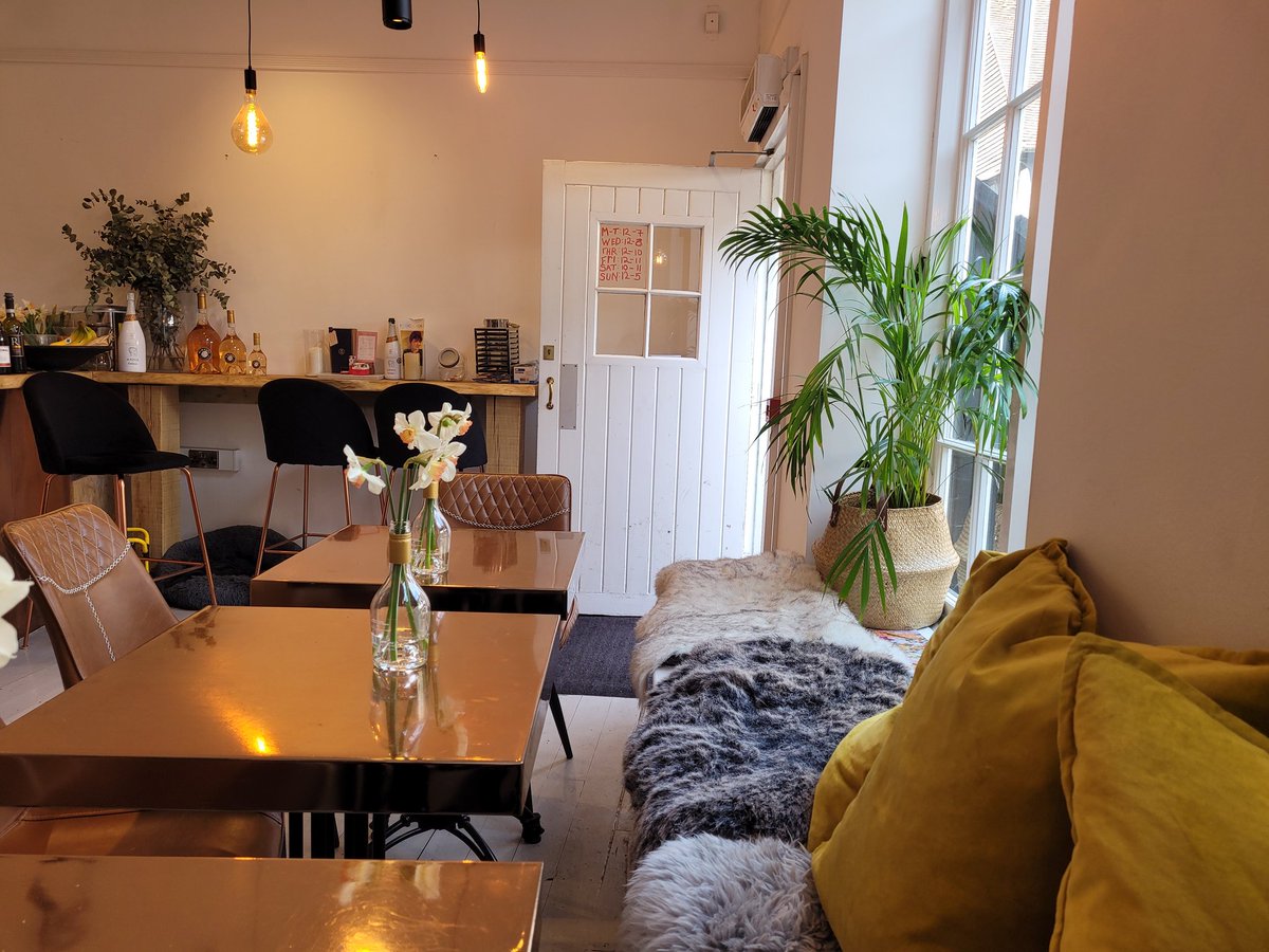 Settling in to The Wine Yard, Farnham. A cheese and charcuterie platter with a glass of Penn Croft Bacchus from the very local <a href="/ItascaWines/">Itasca Wines</a> is a lovely way to catch up with a dear friend.