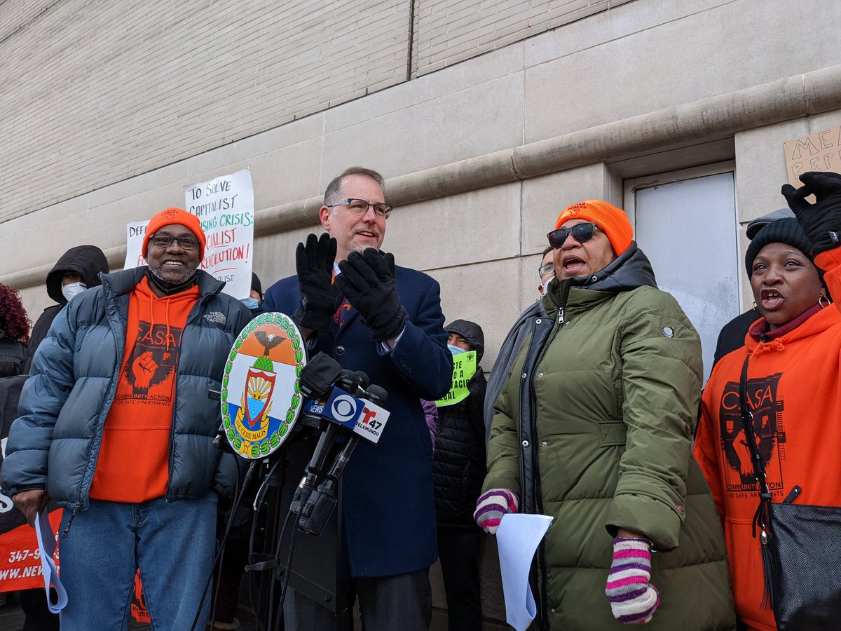 CASAbronx's tweet photo. Thank you @MarkLevineNYC for your leadership passing #RTCNYC w @Vanessalgibson and for continuing to commit to fighting so no eviction case moves forward w/o representation in Housing Court! #EvictionFreeNYC #StopEvictions #DefendCommunities https://t.co/TlzDQ3aAb3