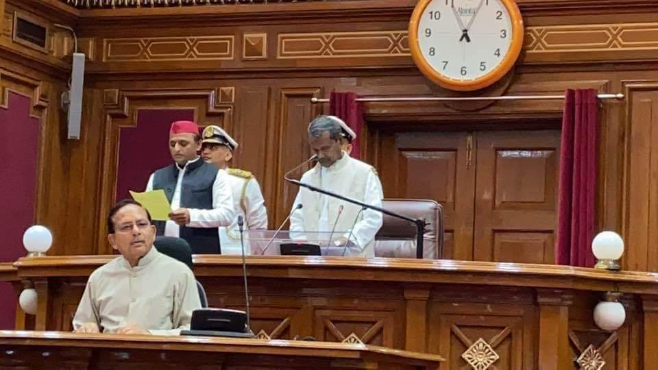 Rakeshsinghbhol's tweet photo. आज राष्ट्रीय अध्यक्ष श्री @yadavakhilesh जी ने विधानसभा सदस्य के रूप में शपथ ली ,संविधान द्वारा प्रदत्त अधिकारों के अनुसार विधान सभा में जन सरोकार के मुद्दे मजबूती से उठाने के लिए अग्रिम शुभकामनाएं 💐 https://t.co/4D6neGTvDa