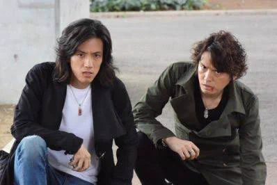 @hpeo_jp たっくん「おい、聞いたか？あの案件、アホ営業が開発に無茶振りしてるんだってよ」
まさと「それはなかなか興味深いね…でも関わらない方が良さそうだな」
たっくん「だな　世界中の洗濯物のように真っ白になるのは開発メンバーの頭髪だぜ　かわいそうによ」 
