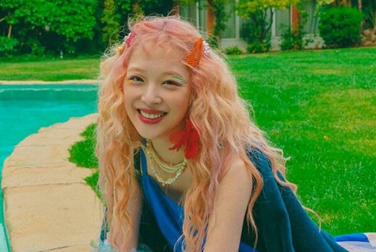 UpdateKGirls's tweet photo. Hoje a talentosa, admirável e dona de um dos sorrisos mais lindos Sulli estaria completando 28 anos. 🎂🍑💗 #HappySulliDay #PeachesForJinri https://t.co/jy2vZuMgYh