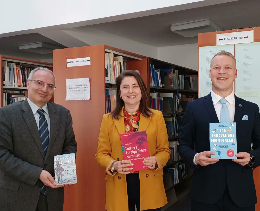 FinEmbAnkara's tweet photo. Our Cooperation with the EU research center of @AnkaraUni @ATAUM_Haber continues. While planning, we donated for their library: @ToniAlaranta #Turkey #ForeigPolicy #Narratives, Erik Meinander's #History of #Finland and 100 Innovations from Finland by @IlkkaTaipale #eu 🇹🇷🇫🇮🇪🇺 https://t.co/OK2ey51JpB