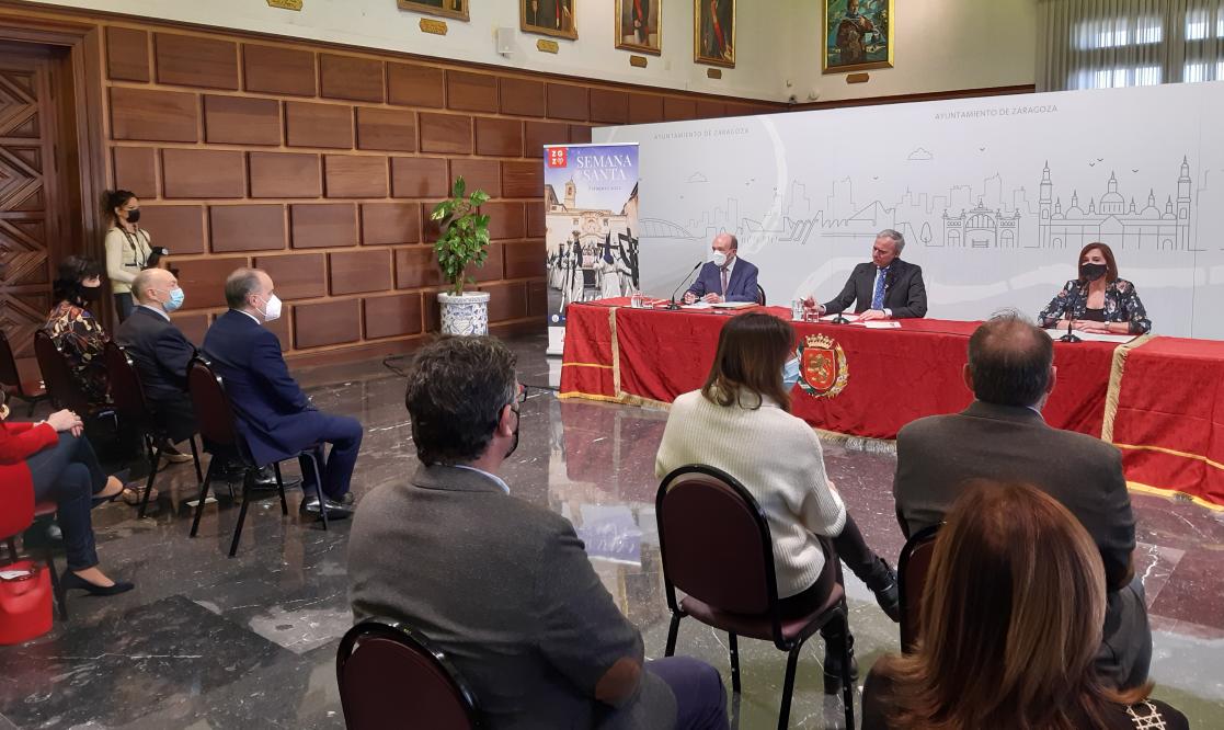 Presentación en el Ayuntamiento de <a href="/zaragoza_es/">AyuntamientoZaragoza</a> de la programación completa de la Semana Santa.

El subdelegado <a href="/fbeltranb/">Fernando Beltrán</a> ha participado en el acto junto a la Junta Coordinadora de Cofradías de Zaragoza (<a href="/ssantazaragoza/">Junta Coordinadora de Cofradías Zaragoza</a>)
