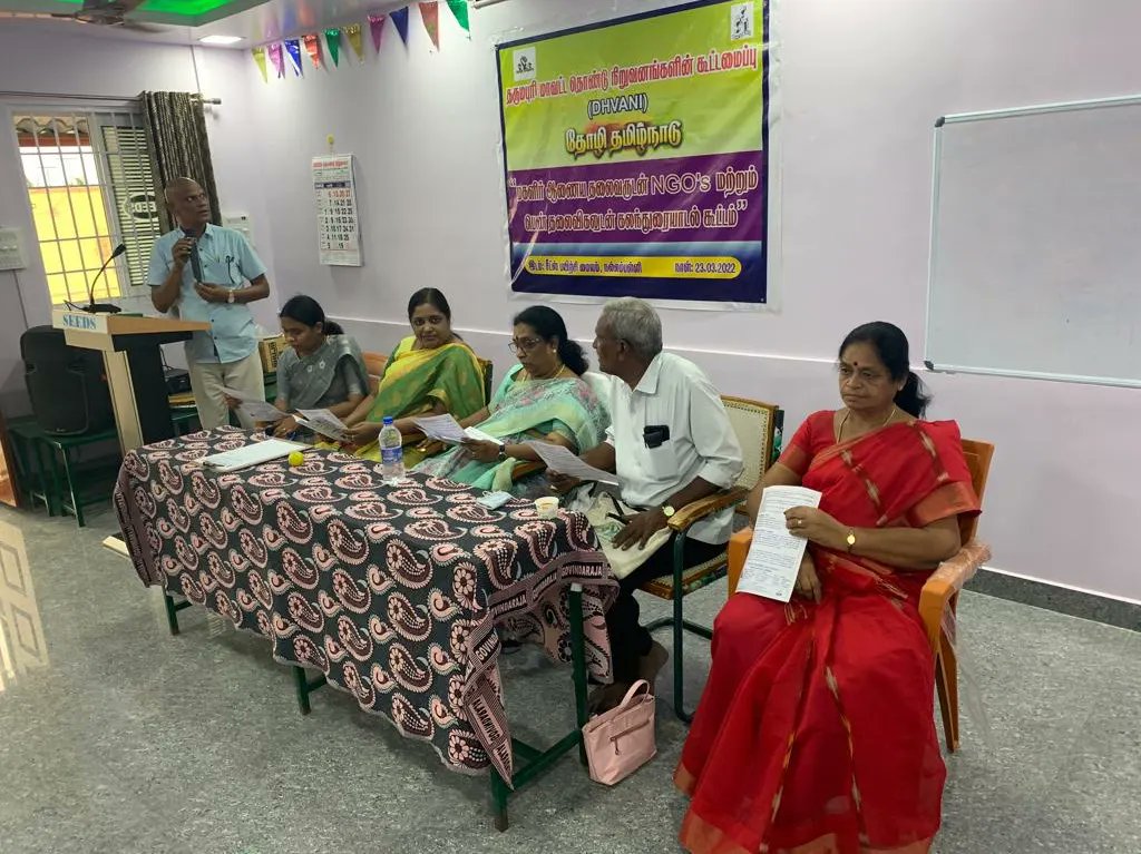 NaduFor's tweet photo. one-stop centre for women அரசு மருத்துவமனையில் இயங்கிக் கொண்டிருக்கும் காப்பகத்தை ஆய்வு செய்து அங்குள்ள பணியாளர்களின் பணிகளைஆய்வு செய்தனர்.
தோழி/reeds தொண்டு நிறுவனத்தை சார்ந்த 
சமூக ஆர்வலர்கள் (NGO)
சந்தித்து அவர்களிடம் பெண்கள் சார்ந்த பிரச்சனைகளை கேட்டு அறிந்தனர். https://t.co/DeElaRAJsK